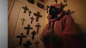 Sudadera con capucha Kapital Red Studded 'Thriller Devil' usada por Quavo en Quavo - Trappa Rappa