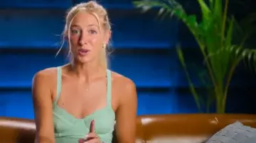 Corset Colsie Eyelet porté par Kay Carlson vu dans L’île de la tentation (S06E05)