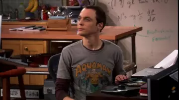 Aquaman Vintage Comic Illustration T-Shirt worn by Sheldon Cooper (Jim Parsons) in The Big Bang Theory (S01E08)