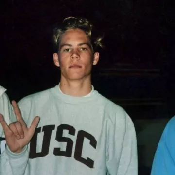 The USC sweatshirt worn by Paul Walker on @90sanxiety's Instagram account