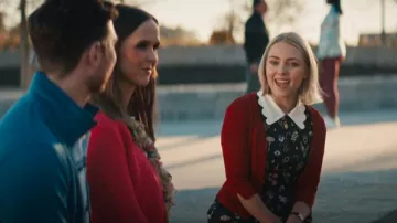Anthropologie Mini robe noire à col brodé à manches courtes portée par Alice (AnnaSophia Robb) telle qu’elle est vue dans la Grosse Pointe Garden Society (S01E04)