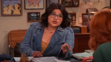 Gap Cropped Ultrasoft Trench Coat worn by Isabella (Belissa Escobedo) as seen in Happy's Place (S01E17)