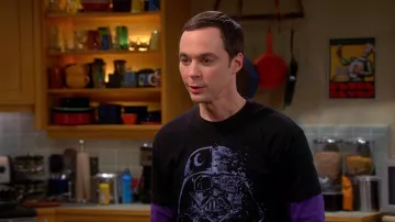 Darth Vader Broken Mask Star Wars T-shirt worn by Sheldon Cooper (Jim Parsons) in The Big Bang Theory (S07E22)