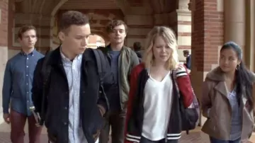 Joshua 'J' Cody's (Finn Cole) University in Animal Kingdom (S04E01)