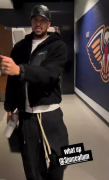 Veste à capuche en molleton sherpa noir Celine portée par CJ McCollum sur le compte Instagram @pelicansnba