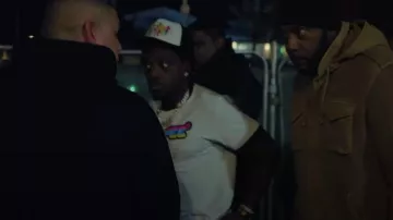Chrome Hearts Blanc, Noir & Multicolore Croix Casquette Trucker portée par Kodak Black en Kodak Black - All Of Us [Official Music Video]