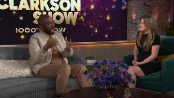 Nadine Merabi Simone Minivestido de tweed con adornos adornados y brillantes usado por Kelly Clarkson como se vio en The Kelly Clarkson Show el 20 de marzo de 2025