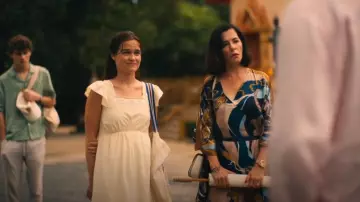 Gucci Bamboo 1947 Mini Top Handle Bag porté par Victoria Ratliff (Parker Posey) comme on le voit dans The White Lotus (S03E06)