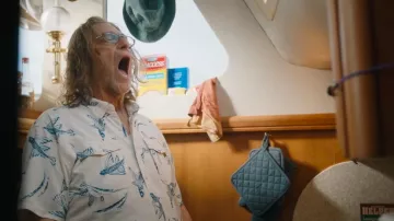Chemise Faherty Shorelite Air à manches courtes pour hommes portée par le Dr Eli Gemstone (John Goodman) comme on le voit dans The Righteous Gemstones (S04E02)