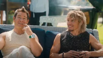 Camiseta sin mangas de punto con lentejuelas Golden Goose Journey usada por Keefe Chambers (Tony Cavalero) como se ve en The Righteous Gemstones (T04E03)