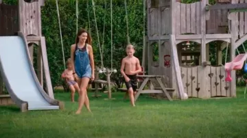Short American Eagle porté par Hilaria Baldwin comme on le voit dans The Baldwins (S01E04)