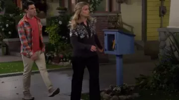 Hoka Tansport GTX Shoes worn by Dave Johnson (Max Greenfield) as seen in The Neighborhood (S07E14)