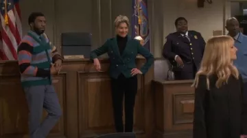 Karl Lagerfeld Paris Blazer en tweed pour femme porté par Julianne (Wendie Malick) comme on le voit dans Night Court (S03E12)