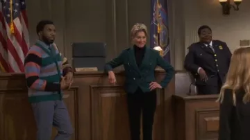 PS Paul Smith Button Thru Cardigan usado por Wyatt (Nyambi Nyambi) como se ve en Night Court (T03E12)