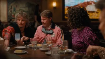 Sergio Tacchini Monte Track Top Wild Rose porté par BJ (Tim Baltz) comme on le voit dans The Righteous Gemstones (S04E03)