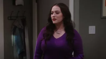 Colorush Jones Rib-Knit V-Neck Sweater worn by Riley (Kat Dennings) as seen in Shifting Gears (S01E10)