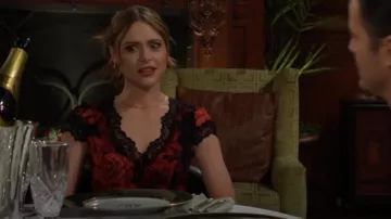 Vestido Tiffie de la Reforma en Basílica usado por Claire Grace (Hayley Erin) como se ve en The Young and the Restless el 11 de marzo de 2025