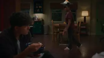 UGG Pivoines Scuff portée par Simone Griffith (Alexis Floyd) comme on le voit dans Grey’s Anatomy (S21E10)