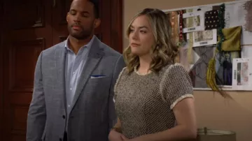 Cinq a Sept Nova Vestido en Negro/ Gardenia usado por Hope Logan (Annika Noelle) como se ve en The Bold and the Beautiful el 27 de febrero de 2025