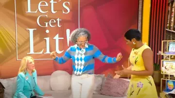 Pull Marni Argyle porté par Carla Hall tel qu’on le voit dans le spectacle de Tamron Hall le 25 mars 2025