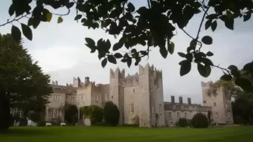 Meurtres de l’hôtel Branlow Hall des Fleurs de lune