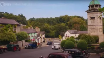 Tour de l’horloge d’Enniskerry dans Moonflower Murders