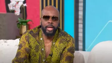 Rick Owens Larry Fogpocket Shirt porté par Wyclef Jean tel qu’on le voit au Tamron Hall Show le 26 mars 2025