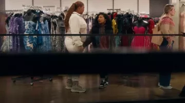 Zapatillas Nike Air Jordan 1 para mujer usadas por Delilah (Laya DeLeon Hayes) como se ve en The Equalizer (T05E11)