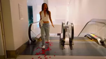Vaqueros Levi's 501® para mujer de los 90 en Ever Afternoon usados por Alexe Godin como se ve en The Bachelor (T29E02)