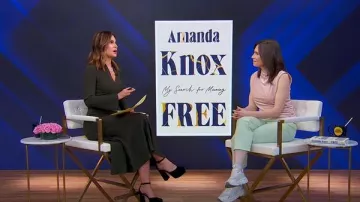 Zapatos de tacón con plataforma Holly Suede de Gianvito Rossi usados por Rebecca Jarvis como se ve en Good Morning America el 25 de marzo de 2025