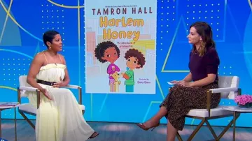 Adam Lippes Robe longue en mousseline plissée à volants portée par Tamron Hall, comme on le voit dans Good Morning America le 26 mars 2025