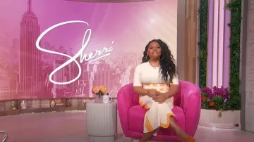 PH5 Jodie Robe longue asymétrique plissée bicolore portée par Sherri Shepherd comme vue à Sherri le 24 mars 2025