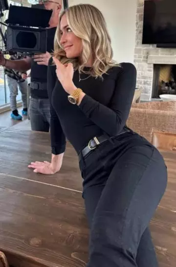 Frame Le High Crop Skinny Jeans worn by Kristin Cavallari on her Instagram Post on March 4, 2025