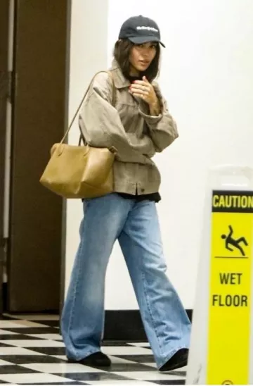 The Row Terrasse Bag in Leather worn by Zoe Kravitz at Sushi Park on March 4, 2025