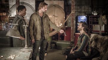 The leather jacket Will Bowman (Josh Holloway) in Colony S02E02