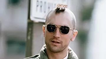 Sunglasses aviator of Travis Bickle (Robert De Niro) in Taxi Driver