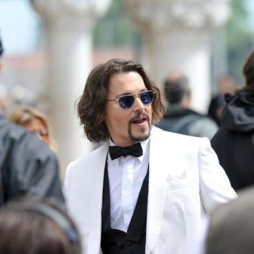 Sunglasses worn by Johnny Depp on the set of the Tourist in Venice