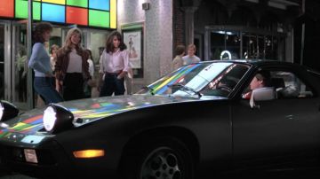 Porsche 928 conducido por Joel Goodson (Tom Cruise) como se ve en Risky Business