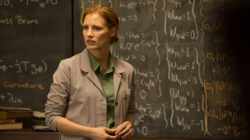 The green shirt bottle of Murph(Jessica Chastain) in Interstellar