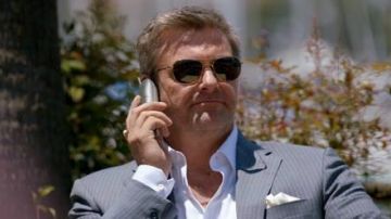 The sunglasses Original Pilot American Optical of Isaac Sirko (Ray Stevenson) in Dexter S07