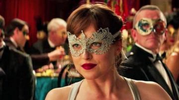 le contour des lèvres Anastasia Steele ( Dakota Johnson ) 50 nuances plus sombres