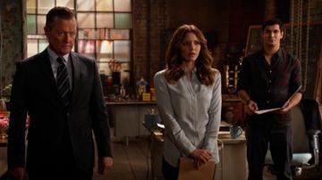 the silk shirt Paige Dineen ( Katharine McPhee ) in Scorpio