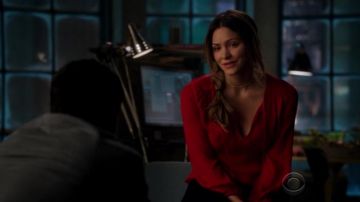 the top of Paige Dineen ( Katharine McPhee ) in Scorpio