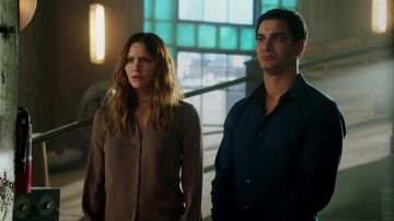 The top of Paige Dineen ( Katharine McPhee ) in Scorpio