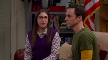 La chemise à fleurs d'Amy Farrah Fowler (Mayim Bialik) dans The big bang theory S08E10