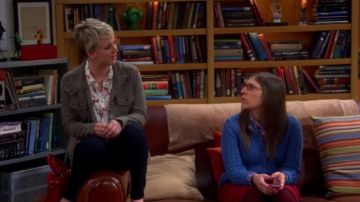 La veste kaki Rag & Bone de Penny (Ka­ley Cuoco) dans The big bang theory S08E22