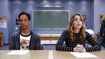 Striped sweater Vince Britta Perry in Community S5E12
