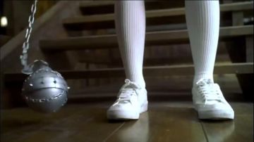 Les sneakers basses blanches de Gogo Yubari (Chiaki Kuriyama) dans Kill Bill: Vol. 1