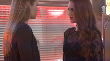 La ceinture H&M de Cheryl Blossom (Madelaine Petsch) dans Riverdale S01E07