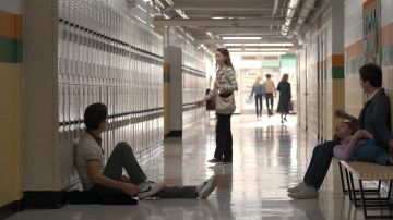 Sneakers Nike Cortez white Steve Harrington (Joe Keery) in Stranger Things S01E03